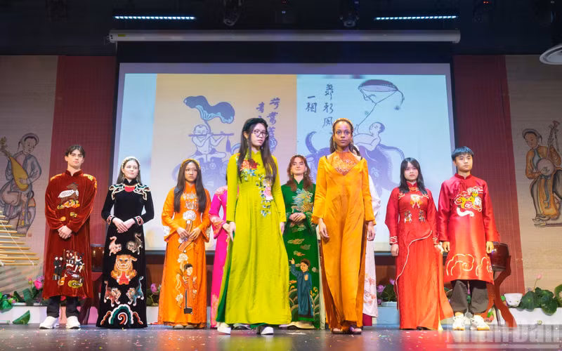 Young people model traditional ao dai from the “Tu linh To nu” collection by designer Tang Mai Anh.