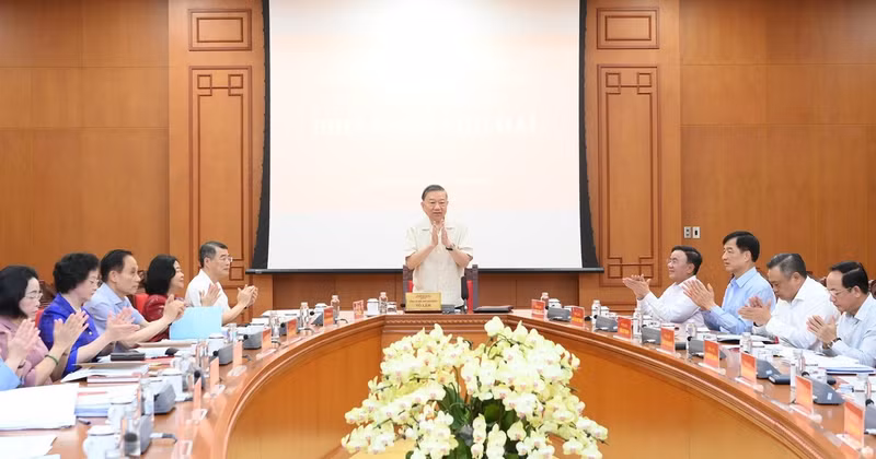 Party General Secretary and State President To Lam and other Party and State leaders attend the second meeting of the Central Steering Committee on Vietnamese Cultural Development. (Photo: DANG KHOA)