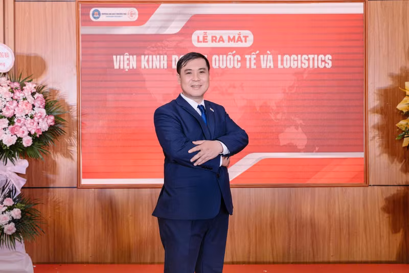Assoc. Prof. Dr Nguyen Duy Dat, Director of the Institute of International Business and Logistics at Viet Nam University of Commerce.