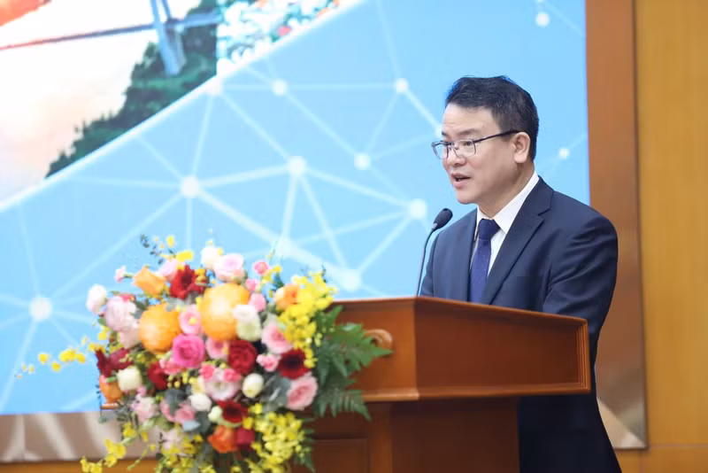 Deputy Minister of Finance Tran Quoc Phuong speaks at the conference.