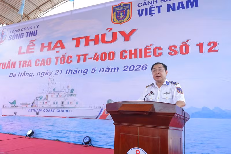 Colonel Nguyen Quang Hung, Director of Logistics and Technical Affairs of the Viet Nam Coast Guard, delivers remarks.