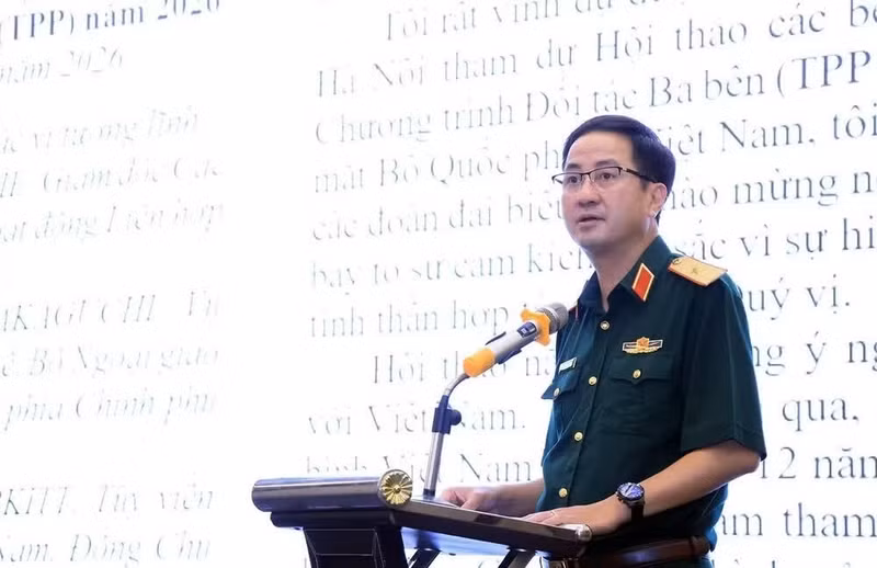 Major General Pham Manh Thang, Director of the Viet Nam Department of Peacekeeping Operations under the Ministry of National Defence, speaks at the workshop. (Photo: VNA)