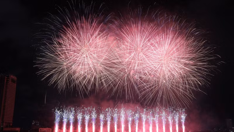 Fireworks performances by Team Da Nang (Viet Nam) and Team China.