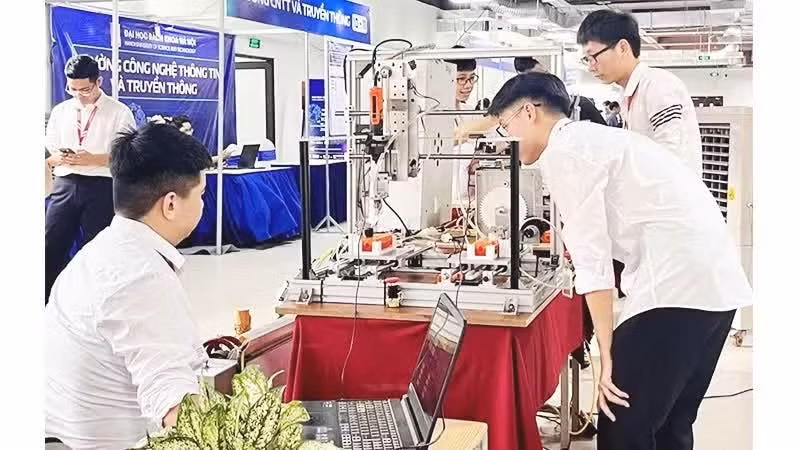 Students from the School of Information and Communications Technology, Ha Noi University of Science and Technology, with their research project.