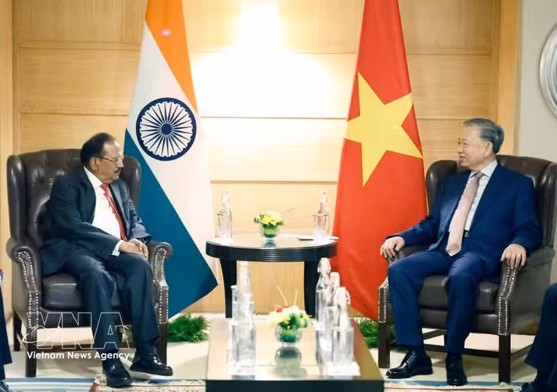 General Secretary of the Communist Party of Viet Nam Central Committee and State President To Lam (R) receives Indian National Security Advisor Ajit Doval. (Photo: VNA)