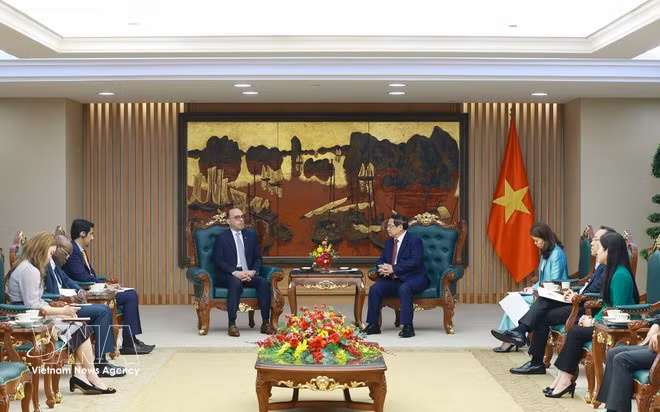 Prime Minister Pham Minh Chinh receives Qatari Ambassador Khalid Ali Abdullah Abel on March 17. (Photo: VNA)