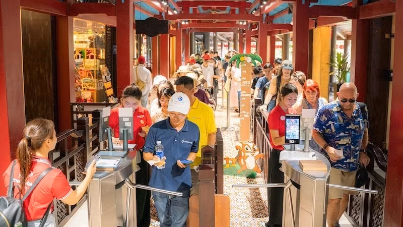 Visitors tour Sun World Ba Na Hills during the National Day holiday on September 2. (Photo: ANH DAO)
