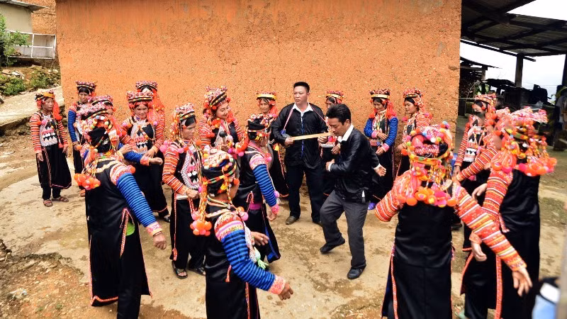 With just a communal gathering space, Ha Nhi people can perform their ethnic group’s traditional folk songs and dances.