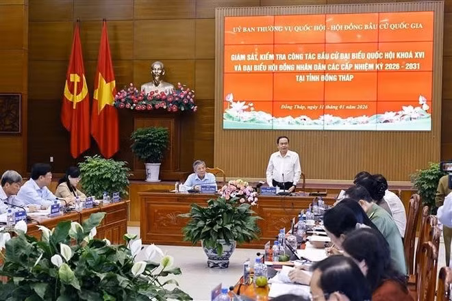 NA Chairman Tran Thanh Man speaks when inspecting preparations for the elections of deputies to the 16th National Assembly and People’s Councils at all levels for the 2026–2031 term in the southern province of Dong Thap. (Photo: VNA)