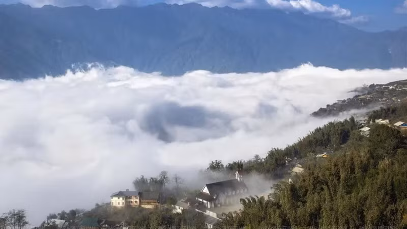 The majestic natural scenery and serene beauty of Sa Pa in the mist. (Photo: VNA)
