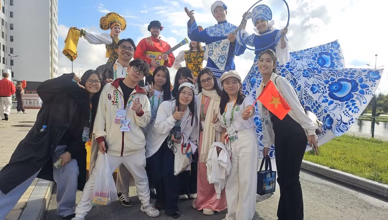 Vietnamese high school students join international friends at WYF 2026. (Photo: Tuan Phong)