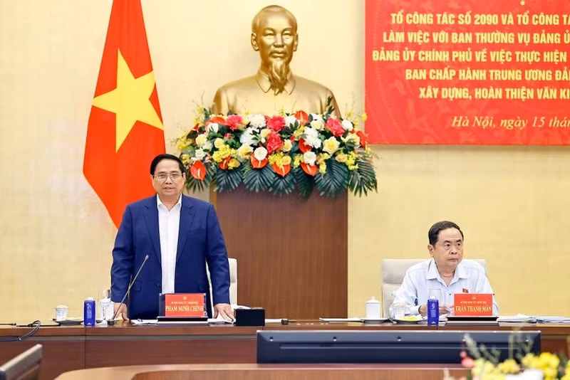 Prime Minister Pham Minh Chinh speaks at the working session on July 15 to review the implementation of Resolution No. 60-NQ/TW. (Photo: VNA)