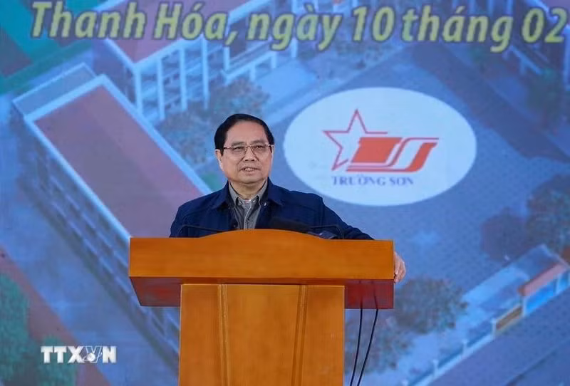 PM Pham Minh Chinh speaks at the groundbreaking ceremony for Cam Thach inter-level school in Thanh Hoa province (Photo: VNA)