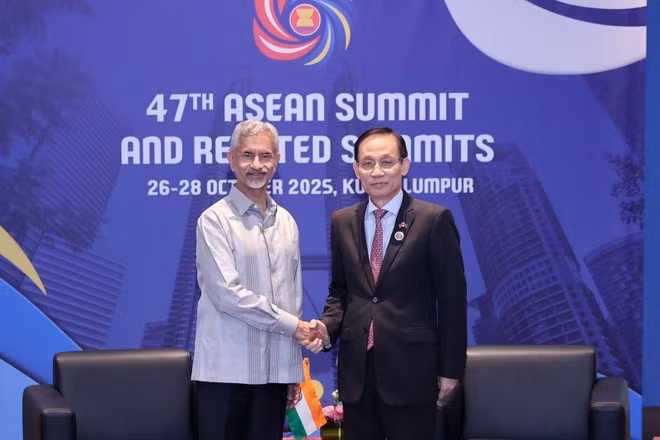 Minister of Foreign Affairs Le Hoai Trung (R) and Indian Foreign Minister Subrahmanyam Jaishankar (Photo: VNA)