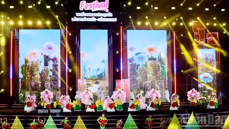 The colours of Da Lat, the city of thousands of flowers, are displayed during the opening of the first National Children’s Festival 2026.