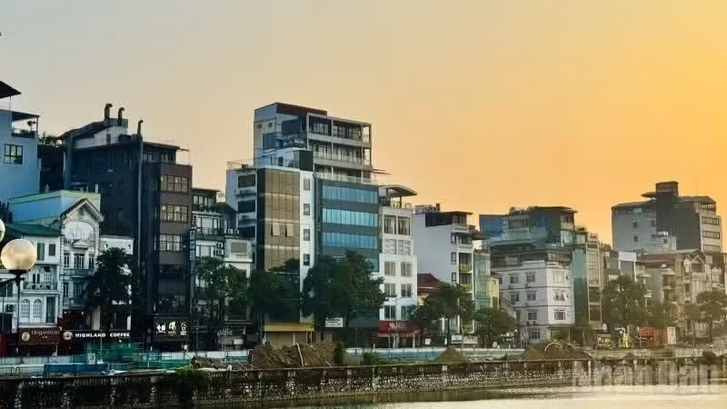 As macroeconomic conditions gradually stabilise, the property market will continue to maintain its role as a sustainable store of wealth for the public. (Photo: HNV)