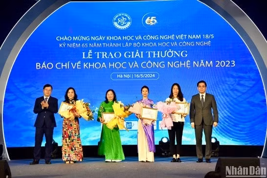 Nhan Dan Newspaper wins First Prize at the 2023 Press Awards on Science and Technology. (Photo: nhandan.vn)