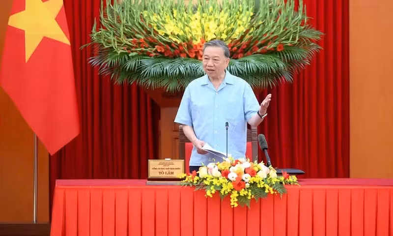 Party General Secretary and State President To Lam chairs a working session with the Party Central Committee’s Commission for Policies and Strategies and relevant agencies on a project to renew the country’s development model based on science, technology, innovation and digital transformation on June 4, 2026. (Photo: nhandan.vn)