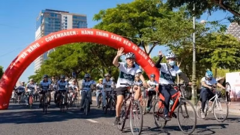 The journey along the Han River was not only a meaningful physical activity but it also inspired positive choices in daily life. (Photo: nhandan.vn)