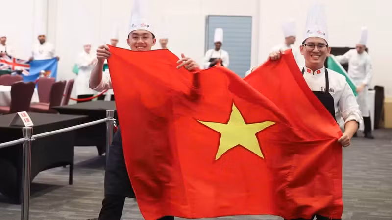 Viet Nam’s red flag with a yellow star flew proudly at the Global Chefs Challenge Finals 2026.