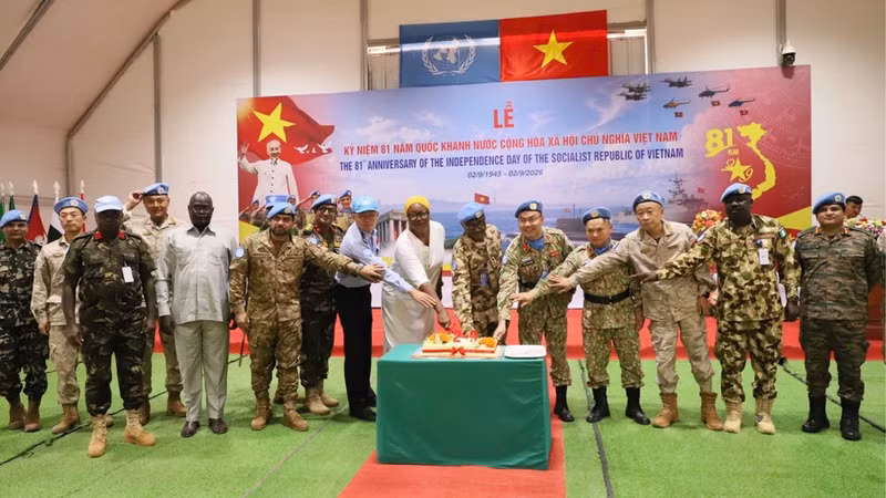 Numerous international guests attend and extend congratulations on Viet Nam’s National Day at Highway Base. (Photo: THE VUNG)