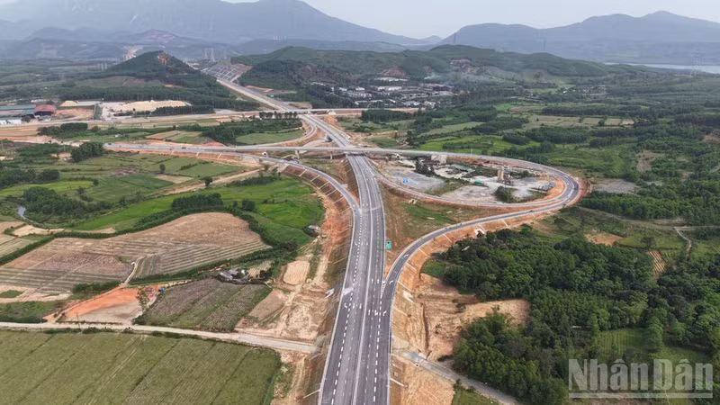 By the end of 2025, the total length of operational expressways had exceeded 3,300 km.