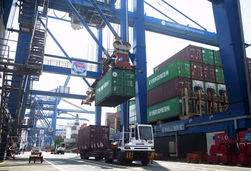 Cargo handling at Cat Lai Port (Cat Lai ward), part of Ho Chi Minh City’s seaport system. (Photo: VNA)