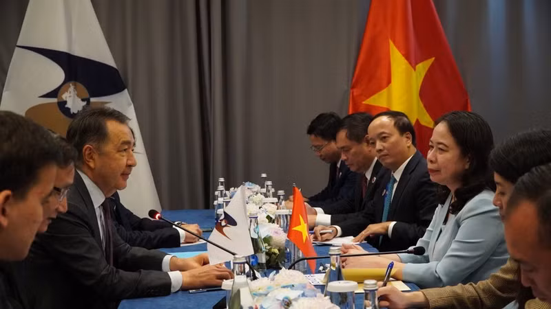 Vice President Vo Thi Anh Xuan meets Bakytzhan Sagintayev, Chairman of the Eurasian Economic Commission (EEC) in Bishkek on August 31, 2026. Photo: VNA