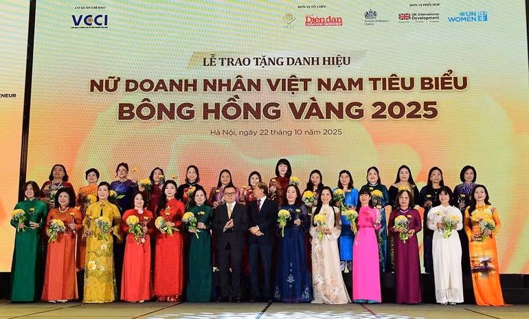 traogiaibonghongvang-231025.jpg