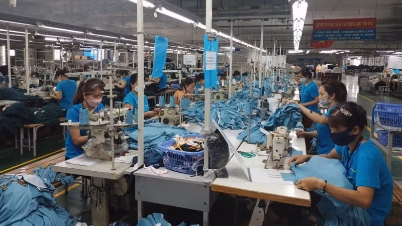 Garment production for export at Hanosimex Dong Van Garment Factory. (Photo: MINH DUC–TRINH BINH)