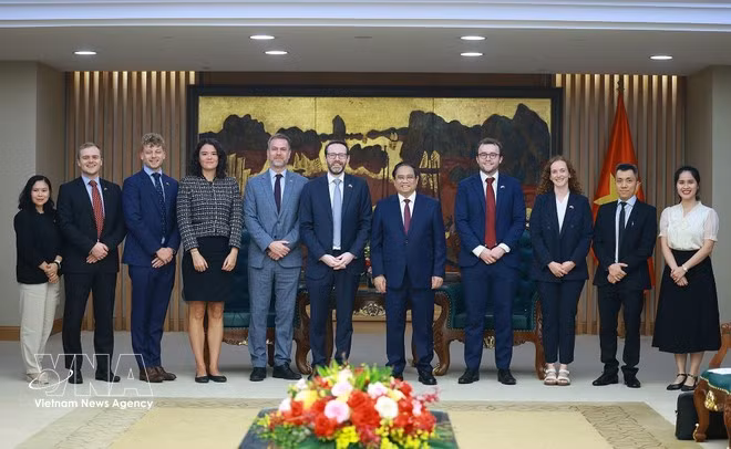 Participants in the meeting in Ha Noi on April 6 (Photo: VNA)