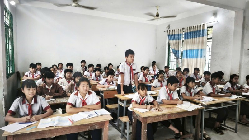 Students in Ninh Phuoc commune, Khanh Hoa province return to school after the flood. (Photo: NGUYEN TRUNG)