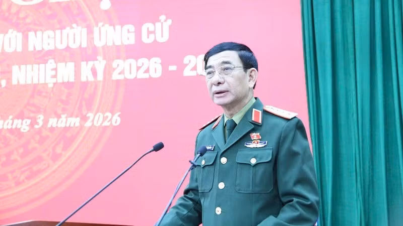 General Phan Van Giang speaks at the meeting. (Photo: DUY DUC)