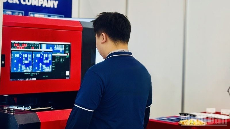 AI helps connect smart networks where data, processes, and people operate in unison. (Photo: HNV)