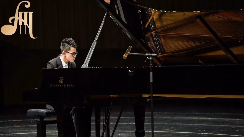 Young Vietnamese pianist Pham Tuan Khoi has won the Special Award in the piano competition's Teen Group A. (Photo: QingYin Award Viet Nam)