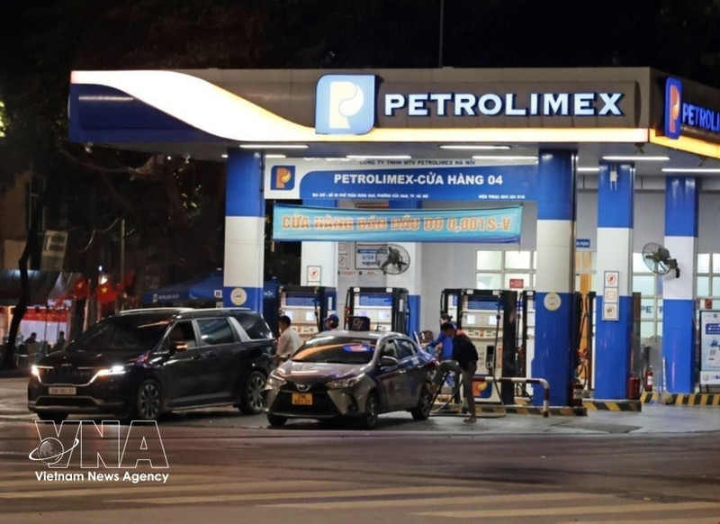 Fuel prices increase in the latest adjustment (Photo: VNA)