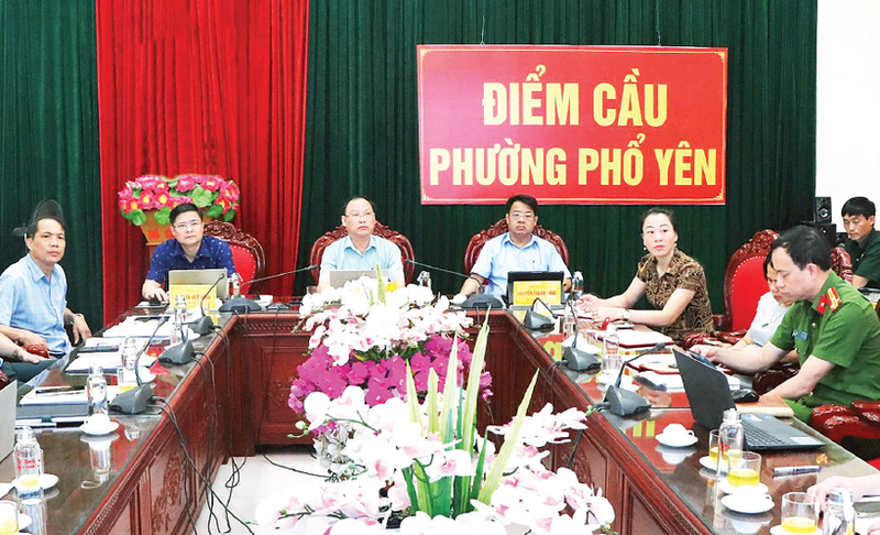 Officials from Pho Yen Ward (Thai Nguyen Province) participate in an online training course to update knowledge and skills for leaders and managers of communes, wards, and special zones, organised by the Ho Chi Minh National Academy of Politics in September 2025.