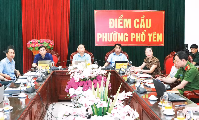 Officials from Pho Yen Ward (Thai Nguyen Province) participate in an online training course to update knowledge and skills for leaders and managers of communes, wards, and special zones, organised by the Ho Chi Minh National Academy of Politics in September 2025.