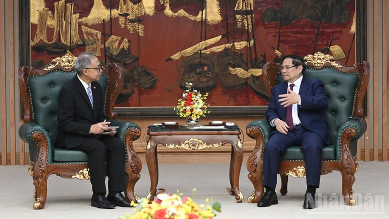 Prime Minister Pham Minh Chinh receives Indonesian Ambassador to Viet Nam Adam Mulawarman Tugio in Ha Noi on March 20. (Photo: VNA)