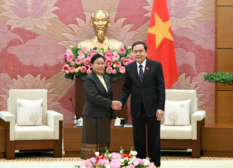 National Assembly Chairman Tran Thanh Man (R) and Chief Justice of the Lao Supreme People’s Court Viengthong Siphandon (Photo: NDO)