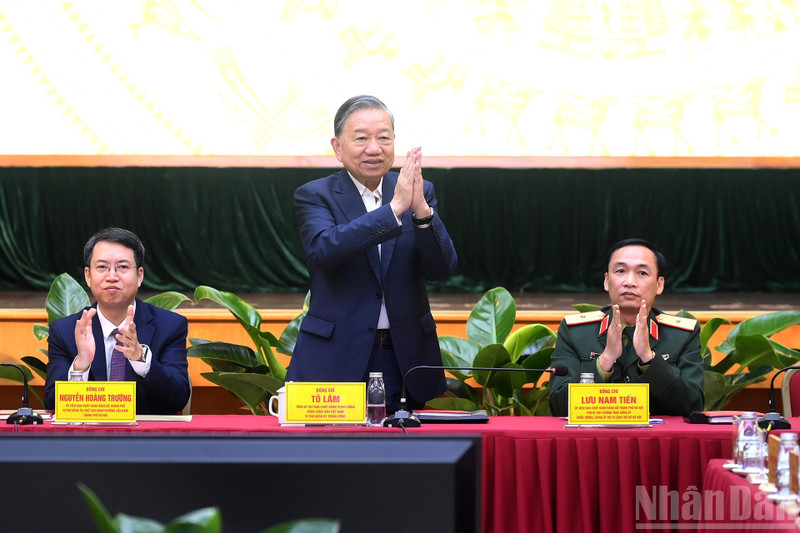 General Secretary of the Communist Party of Viet Nam Central Committee To Lam attends the meeting with Ha Noi voters. (Photo: NDO)