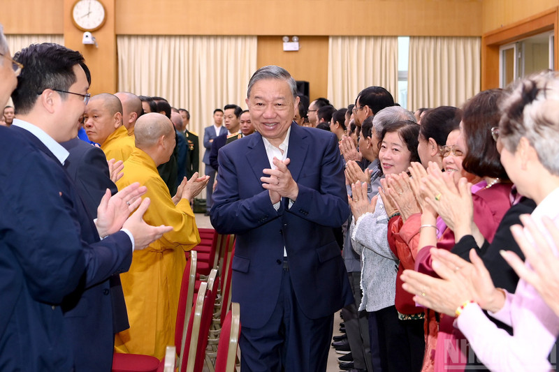 General Secretary To Lam attends the meeting between voters and candidates for the 16th National Assembly, 2026-2031 tenure, electoral district No. 1, Ha Noi. (Photo: NDO/Dang Khoa)