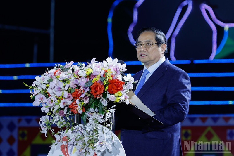 PM Pham Minh Chinh speaks at the opening ceremony of the Ban Flower (Bauhinia) Festival 2026 in Dien Bien province on March 8 evening. (Photo: VGP)