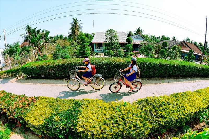 The colours of the new rural area. (Photo: DOAN KET)