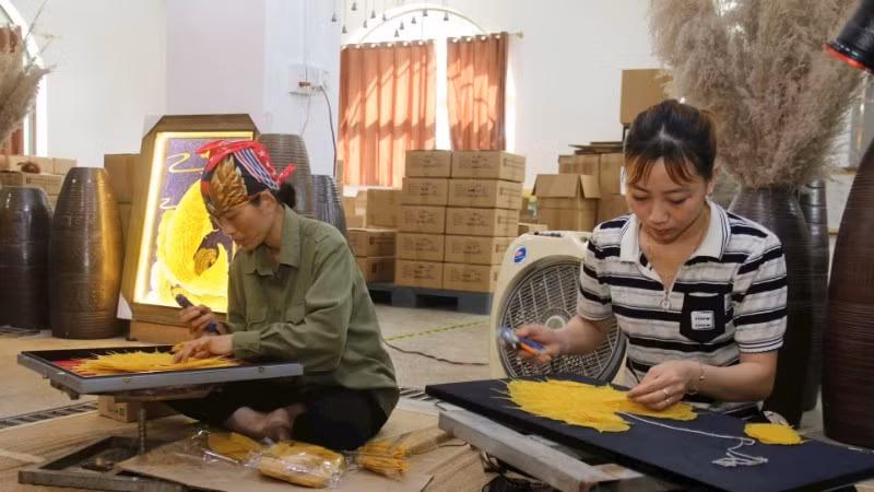 The Bodhi leaf painting product line brings high value to the people of Ninh Binh province.