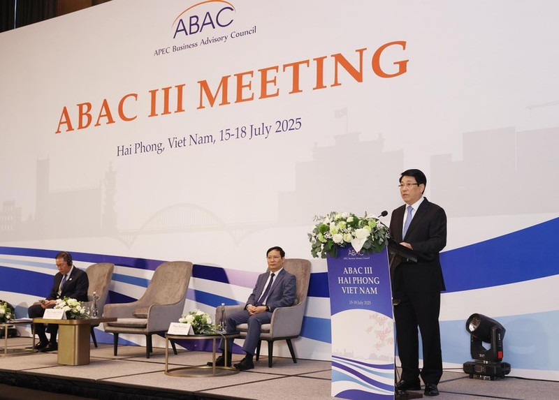 State President Luong Cuong addresses the APEC Business Advisory Council's third meeting. (Photo: VNA)
