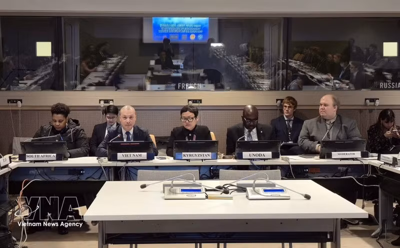 Minister-Counsellor Nguyen Hoang Nguyen, Chargé d’Affaires ad interim of the Permanent Mission of Vietnam to the United Nations (second, left), speaks at the debate. (Photo: VNA)