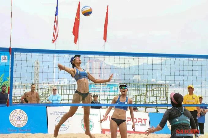 A play in the final match between the women’s teams of Vietnam and Indonesia (Photo: sggp.org.vn)