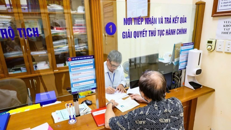 Simplifying administrative procedures based on data will reduce the time required to complete administrative procedures. (Photo: H.N)