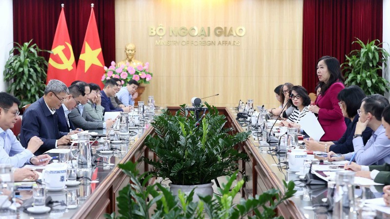 Le Thi Thu Hang, Deputy Minister of Foreign Affairs and Head of the Subcommittee on Communication and Culture of the National Committee for APEC, chairs the first meeting of the subcommittee. (Photo: VNA)